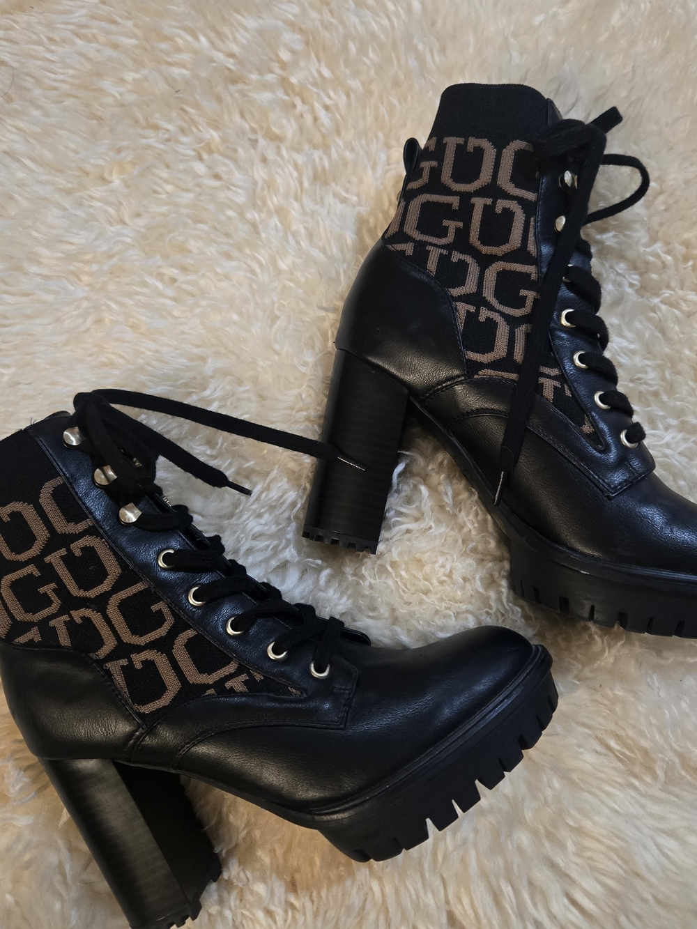 Guess NWOT Black Lace-Up Women's Combat Boots with Brown Accent Size 8.5